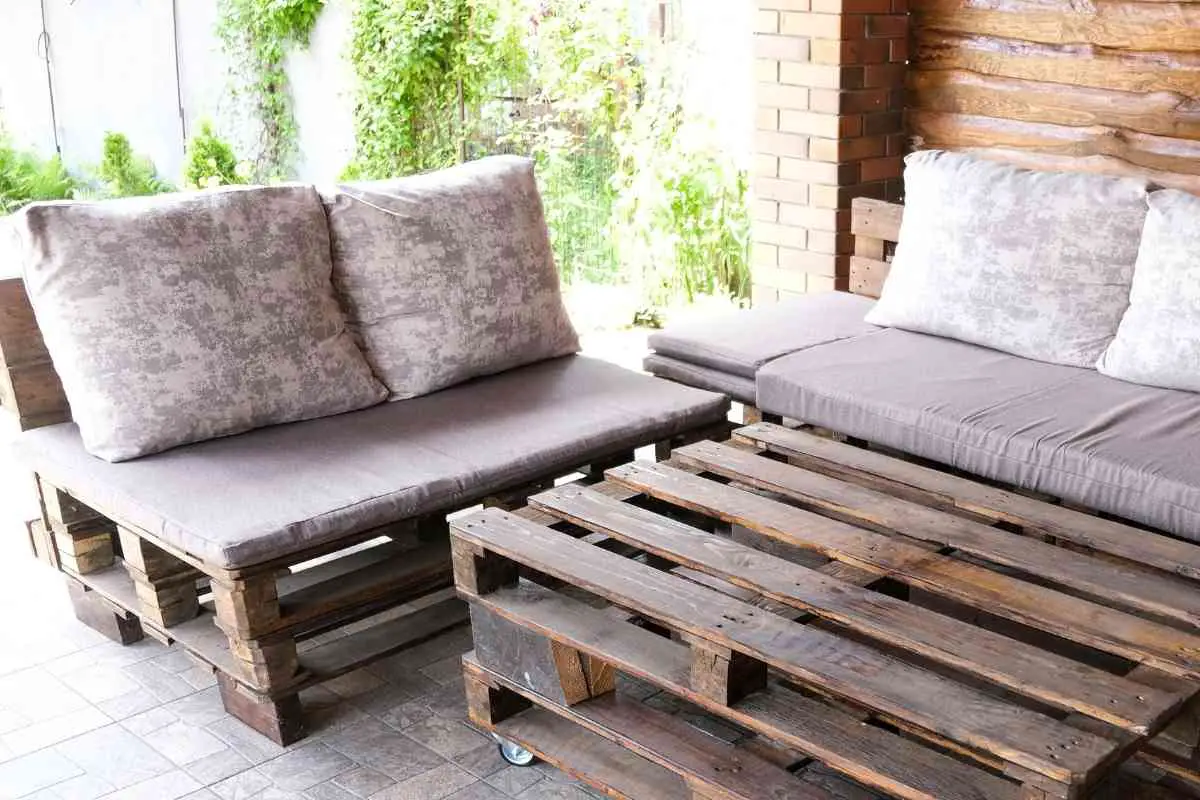 How to Make a Pallet Garden Sofa? (Complete Guide)