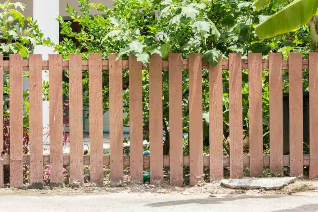 Half-lap joint method wooden fence post tips