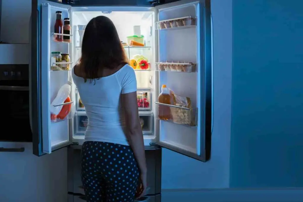 Put the oranges in the refrigerator to keep them fresh